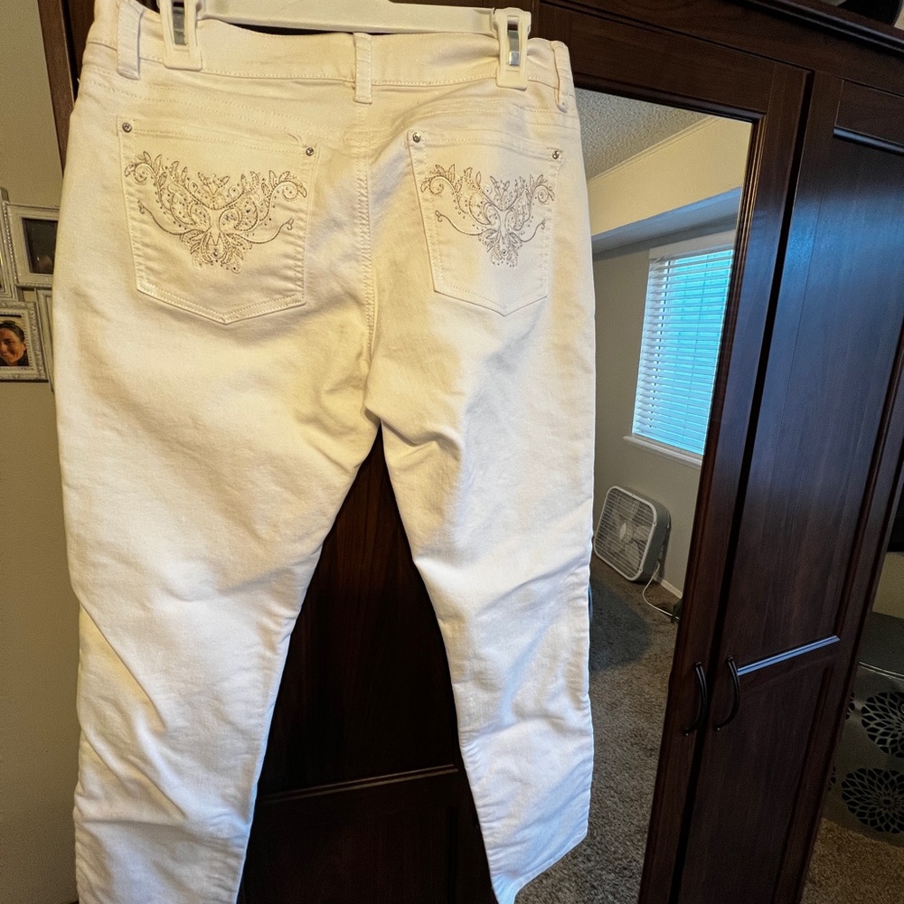 White House Black Market White Embroidered Straight Leg Jeans